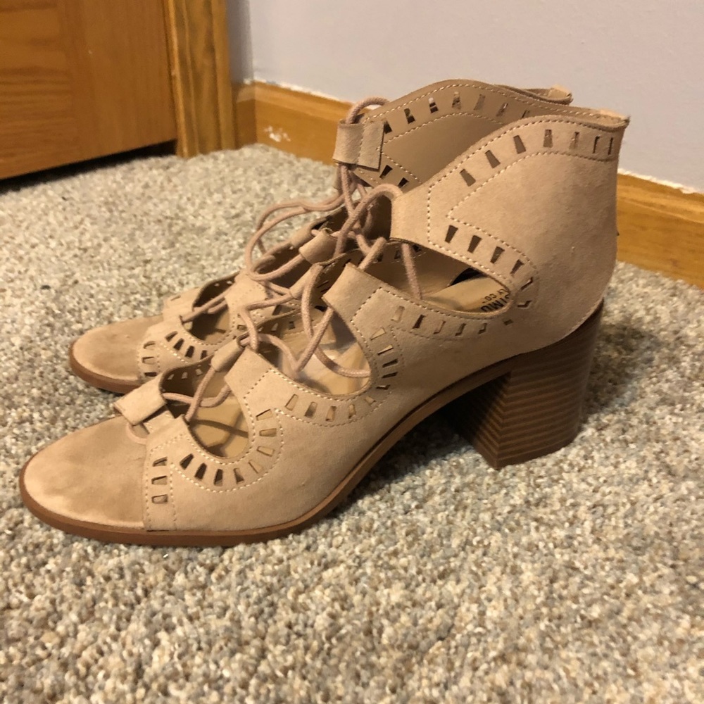 Tie up heels